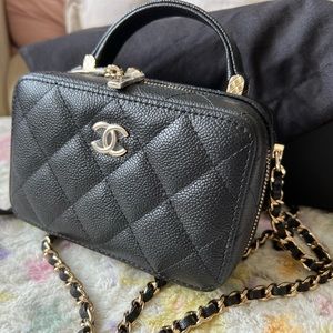 Sold🙂Chanel 22P vanity case box bag mini size with mirror black caviar NWB